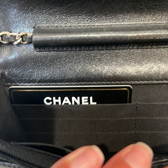 Chanel quilted smooth caviar wallet on a chain crossbody. - Picture 6 of 11